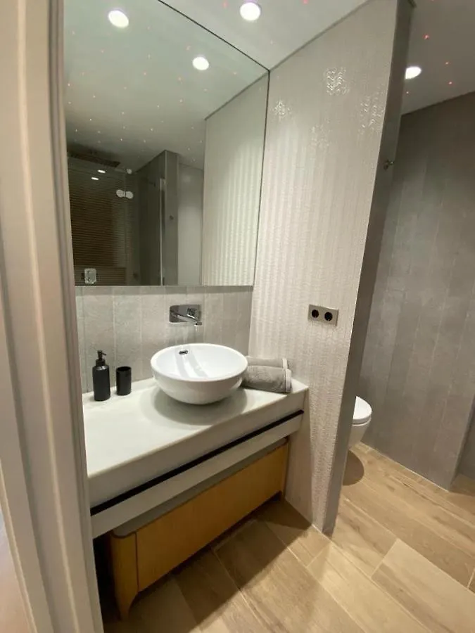 마르베야 Luxurious Flat With Magical Sea View 아파트